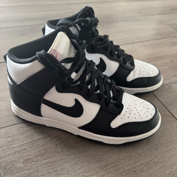 Nike Panda Dunks - Picture 1 of 2